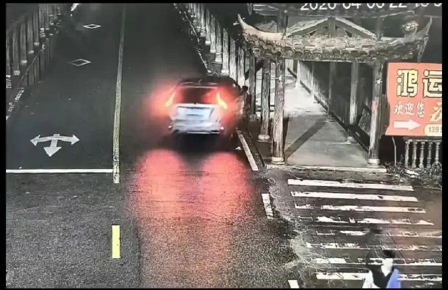 爱游戏体育-车坠河5人死亡真相曝光：新手女司机&amp;quot;赶鸭子上架&amp;quot;，丈夫问题更大